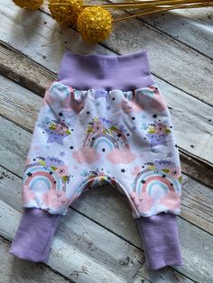 These cute pump pants can be made in sizes 44/46, 50/56, 62/68, 74/80 and 86/92. Material: Summer sweat and cuffs The pants grow through the long leg cuffs over 1-2 sizes and can be turned over at the beginning. For a long enjoyment of the sewn individual pieces, they should only be washed at 30 degrees and not put in the dryer. Free shipping from a value of 50,00 Revocation & Exchange I accept returns and exchanges Just contact me within: 3 days after delivery Send items back to me within: 14 d Latex Baby Pants, Cute Pumps, Leg Cuffs, Baby Pants, Gender Neutral Baby Clothes, Gender Neutral Baby, Long Legs, The Beginning, Favorite Outfit