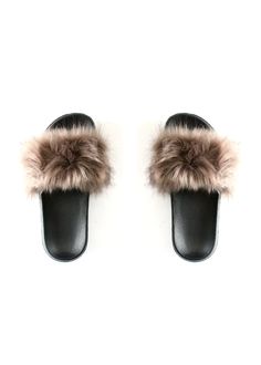 Faux fox fur slides with comfortable rubber sole.  Size Guide: (Women's USA sizing) X-SMALL (6-7) SMALL (7-8) MEDIUM (8-9) LARGE (9-10) Shopify Products, Rolling Makeup Case, Dropshipping Suppliers, Halo Headband, Eye Base, Makeup Train Case, Pedicure Kit