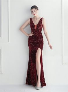 Nothing compares to the elegance of this burgundy party dress, designed to make you the center of attention at any formal event. The deep V-neckline and shimmering sequined fabric create a look that is both sophisticated and glamorous. The high slit adds a touch of allure, perfect for showcasing your legs and favorite heels. Ideal for galas, cocktail parties, and upscale gatherings, this dress offers a timeless look that is both modern and chic. The figure-flattering silhouette hugs your curves, providing a comfortable and stylish fit. The versatile black color serves as a blank canvas for any accessory, allowing you to express your personal style. Whether paired with bold statement pieces or kept simple with delicate jewelry, this dress promises to make you feel confident and beautiful. S Burgundy Party Dress, Burgundy Party, Sequined Fabric, Voluminous Skirt, Stunning Prom Dresses, Vintage Romance, Sequin Party Dress, Cocktail Parties, Prom Night