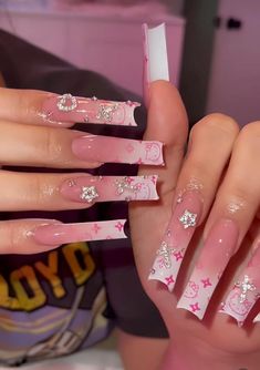 Acrylic Nails Hello Kitty, Nail Inspo Birthday, Hello Kitty Acrylic Nails, Nail Art Design 2023, Acrylic Toe Nails, Red Acrylic Nails, Heart Nail Art, Heart Nail