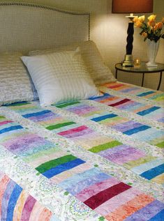 Simple Beginner Quilts Beginner Quilts, Bed Quilt Patterns, Mccalls Quilting, Jelly Roll Quilt Patterns, Quilt Care, Scrap Quilt Patterns, Dekorasi Kamar Tidur, Beginner Quilt Patterns, Jellyroll Quilts