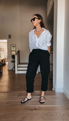 Rarotonga Outfits, Minimalist Fashion Women Summer, Easy Summer Outfits Casual, Minimalist Attire, Black Linen Pants Outfit, Minimalist Spring Outfits, Minimalist Summer Outfit, Minimalist Outfit Summer, Minimal Style Outfits