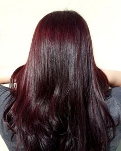 Capelli rosso vin brulé, la tendenza più cool per le amanti del rosso! Mulled Wine Hair, Winter Hair Colour For Blondes, Pelo Color Borgoña, Winter Hair Color Trends, Wine Hair Color, Plum Hair