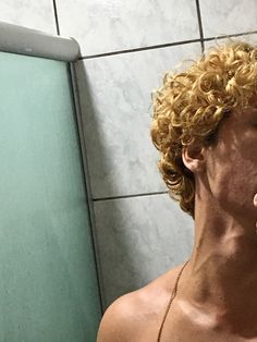 @pjcabeloruim Long Curly Hair Men, Male Haircuts Curly, Curly Haircuts, Blonde Curly Hair, Haircut Designs, Curly Hair Men, Hair Reference, Curly Hair Cuts, Long Curly Hair