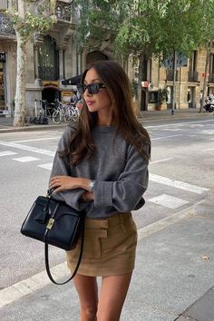 30+ Chic Fall Dinner Date Outfit Ideas (Casual & Dressy) for a Perfect Night Fall Outfits Women 30s Going Out, Chic First Date Outfit, La Dinner Outfit, Dinner With Girls Outfit, Fall Dinner Outfit Casual, Fall Date Outfits Women, Brewery Date Outfit, Casual Fall Date Night Outfit, Out To Dinner Outfit