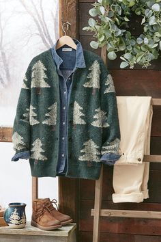 Just the thing if you’re pining for that cozy-cabin feeling. Soft and plush, with lofty yarns and a nature-walk vibe – with a jacquard fir tree motif all over. Ribbed trim and dropped shoulders. | Women's Evergreen Cardigan - Green Multi - PS - Petite Size Women's Winter Fashion, Cardigan Green, Ladies Style, Latest Sweater, Nature Walk, Sweater Layering, Fir Tree, Plus Size Sweaters, Cozy Cabin