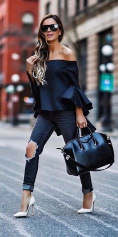 Set Your Own Style Trend With These Fabulous Street Wear Dresses #style_outfits_wardrobes Casual Chic Spring, Looks Jeans, Mode Casual, City Street, Black Women Fashion, Looks Chic, Inspired Outfits, Off The Shoulder Top