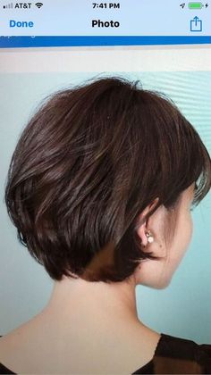 21 PERFECT HAIRSTYLES FOR WOMEN OVER 50 - valemoods Hair Inspiration Short, Short Hairstyles For Thick Hair, Hairdos For Short Hair, Bob Hairstyles For Fine Hair, Strawberry Banana, Banana Smoothie, Short Hair With Layers