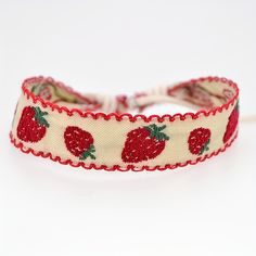 spedizione gratuita, servizio più rapido Handmade Charm Bracelets, Embroidered Bracelet, Strawberry Flower, Retro Bracelet, Bohemia Style, Cord Lace, Hand Accessories, Bracelet Friendship, 자수 디자인