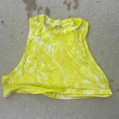 Lulu Workout Top Never Worn Yellow Workout Tops For Summer, Summer Workout Yellow Tops, Casual Yellow Workout Tank Top, Lulu Lemon, Workout Tops, Lululemon Athletica, Crop Top, Lemon, Womens Tops