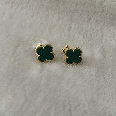 Green And Gold Clover Motif Earring Luxury Green Clip-on Earrings As Gift, Classic Green Clip-on Earrings As Gift, Green Clover, Clover Green, Earrings Color, Green And Gold, Jewelry Earrings, Women Jewelry, Green