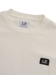 White t-shirt with C. P. logo Contrasting Company for children in cotton.Composition: 100% COTTON White Short Sleeve Top With Logo Patch, White Casual T-shirt With Logo Patch, Casual White T-shirt With Logo Patch, White Crew Neck T-shirt With Logo Patch, White Cotton Tops With Logo Patch, Classic Cotton T-shirt With Logo Patch, White T-shirt With Logo Patch, White Graphic Tee With Logo Patch, Basic White Logo T-shirt