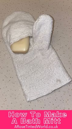 a bath mitt sitting on top of a bed with the words how to make a bath mitt