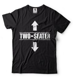 two - seater t - shirt with arrows pointing in opposite directions