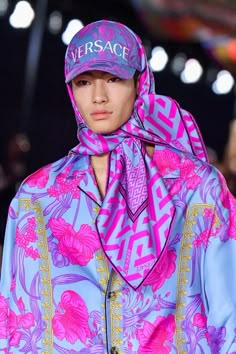 Versace Prints, Versace Print, Versace Spring, Versace Fashion, Donatella Versace, Pat Mcgrath, Looks Street Style, Men Fashion Casual Outfits, Versace Men