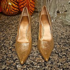 Nine West Designer Pumps, Shiny Gold, Glittery, Pointed, Sz 7.5, 3.5", New, Never Wore! Gold Pointed Toe Heels With Glitter Accents, Gold Glitter Heels With Pointed Toe, Glamorous Gold Heels With Glitter Accents, Gold Sequined Heels For Party Season, Shimmer Pointed Toe Heels For Party Season, Holiday Gold Pointed Toe Heels, Chic Shimmer Heels With Pointed Toe For Party Season, Gold Heels With Glitter Accents For Party Season, Gold Glitter Fitted Heels