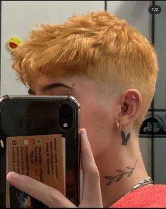 Men’s Undercuts, Short Hairstyles Transmasc, Short Queer Haircuts Straight Hair, Long On Top Short On Sides Women Haircut, Short Masc Haircuts For Women, Androgynous Hair Short, Outgrown Buzzcut, Short Queer Haircuts, Short Edgy Hair