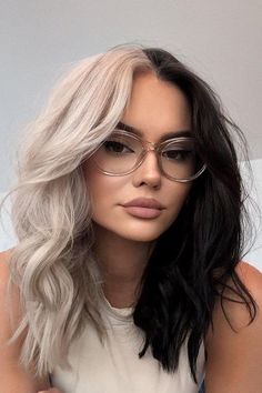 Split dye hair color trend is one of the coolest trends out thereIf you want to have one of these edgy and cool hair colors then choose one Basketball Hairstyles, Women's Hairstyles, Pretty Hair Color, Women's Basketball, Edgy Hair