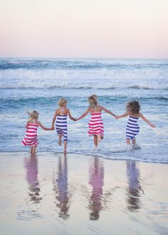 Outer Banks Beach, Best Cameras, Family Beach Pictures, Beach Family Photos, Hold Hands, Beach Sessions, Beach Shoot, Beach Family, Beach Portraits