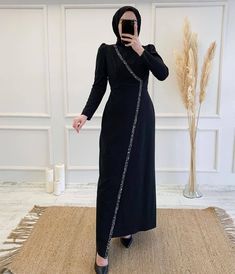 Hijabi Gowns, Fancy Short Dresses, Modest Evening Dress, Soiree Dress, Muslimah Dress, Women Dresses Classy, Fashion Muslim, Fashion Tops Blouse, Muslim Fashion Dress