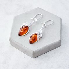 "Leaf Baltic amber and sterling silver statement earrings This lightweight pair of earrings is made of Baltic amber stones and perforated sterling silver (.925) elements. The earrings are 4.2cm (1.65\") long, 1.1cm (0.51\") wide with classic amber cabochons placed in a silver frame. Earrings are finished with French hooks. Check out this matching pendant: https://www.etsy.com/uk/listing/851861336/ Individually selected amber cabochons have been placed in exclusive, hand-crafted, hallmarked sterl Frame Earrings, Amber Bead Necklace, Vintage Gold Earrings, Silver Statement Earrings, Amber Earrings, Gold Statement Earrings, Natural Amber, Earrings Elegant, Classic Jewelry