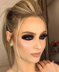 Maquillaje Dark Eye Makeup, Beauty Make-up, Pinterest Makeup, Glam Makeup Look, Dark Makeup, Penteado Cabelo Curto, Contour Makeup, Smokey Eye Makeup