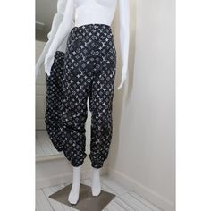 Stretchy Waist To Fit Anywhere Between A Us 6-10. These Are My Absolute Favorite Travel Pants Of All Time! Currently Selling On The Lv Site, They Were Bought New And Gently Worn A Handful Of Times. Louis Vuitton Pants, Travel Pants, All Time, Track Pants, Pant Jumpsuit, Pants For Women, Louis Vuitton, Monogram, Black And White