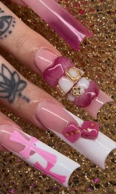 Gel Nail Polish Art, 24th Birthday Nails Ideas, Crazy New Years Nails, Words On Nails Ideas, Spray Nails Design, Lip Nails Designs, Nyc Nails Aesthetic, Dum Dum Nails, White Freestyle Nails Acrylic