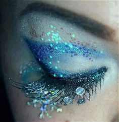 It reminds me of the ocean! :o Make Up Yeux, Extreme Make-up, Mermaid Eyes, Make Up Inspiration, Makijaż Smokey Eye, Mermaid Makeup, Amber Rose, Creative Eye Makeup