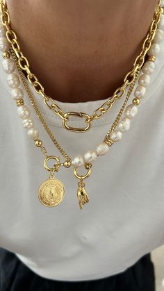 Chunky pearls & gold Jewelry Essentials, Classy Jewelry, Jewelry Inspo, Dream Jewelry