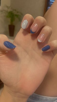 Pretty Short Nails Simple Blue, Small Blue Nail Designs, Blue Painted Nails Short, Easy Short Nail Ideas Blue, Delicate Nails, Nails Azul, Quick Nail Art, Queen Nails, Asian Nails