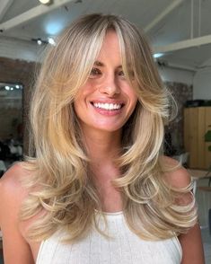 Lucy Tell Me Lies Hair, Keaton Oaks, Fun Haircuts For Women, Blake Lively Hair Color, Blonde Hair With Layers, Warm Golden Blonde Hair, Sunny Blonde, Blake Lively Hair, Evelyn Rose