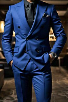 From bold contrasts to subtle tones, learn how to style a royal blue suit that reflects your personality. Perfect for modern men’s fashion! Royal Blue Blazer Outfit, Royal Suit, Blue Blazer Outfit, Suit Inspiration