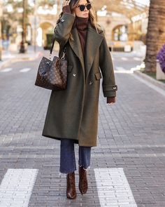 Lolario Style, Winter Layering Outfits, Layers Outfit, Winter Layers, Ootd Winter, Fall Winter Wardrobe, Looks Street Style, Autumn Outfit