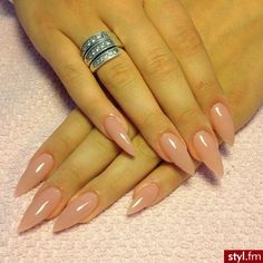 Simple but Cute Nails Barbie, Manicured Nails, Nude Polish, Pointy Nails, Stiletto Nails Designs, Nail Candy, Shiny Nails, I Love Nails, Hot Nails