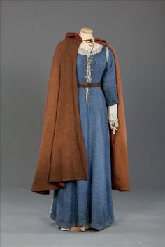 Medieval Dress Peasant, Medieval Dress Pattern, Dress Trending, Medieval Clothes, Woolen Dresses, Medieval Costume