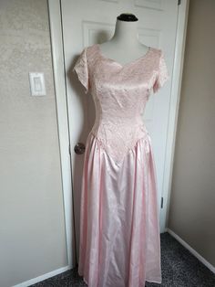 PLEASE READ COMPLETE DESCRIPTION BEFORE PURCHASING Mid Century Womens Pink Satin Dress Size M No Label But Fits Like M Today. Please Check Measurments This Dress Would Best Be Used As A COSTUME Or Shortened In A Tea Length Or Mini Dress Depending On your Judgement Of Stains/Damage On Back Bottom Of Dress Previous Owner Has Cut The Sleeves OfF And Would Need To Be Cut Off More Evenly And Hemmed As A Cap Sleeve Or Removed And Hemmed For A Sleeveless Dress Pink Satin Skirt Pink Lace Overlay Bodice Dropped Waist With V In Front Modified Sweetheart Neckline Priced Reduced For Damage 22" Pink Nylon Zipper Bust 38" Natural Waist 29" Hips Free Sleeves 4" Shoulder To Shoulder 30" Length 52" Weight 1 Lbs 4 Oz Elegant Pink A-line Vintage Dress, Vintage Dress With Fitted Bodice And Short Sleeves, Pink Vintage Dress For Party, Short Sleeve Dresses With Fitted Bodice For Vintage Events, Vintage Event Dresses With Fitted Bodice And Short Sleeves, Vintage Short Sleeve Dress With Fitted Bodice, Pink Retro Dress With Fitted Bodice, Retro Pink Dress With Fitted Bodice, Feminine Vintage Short Sleeve Wedding Dress