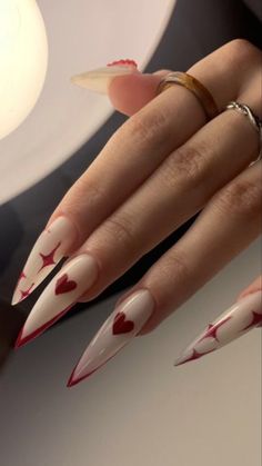 Valentine Nails Stilleto, Red Stilletos Nails Design, Stilleto Nail Idea, Ongles Goth, Punk Nails