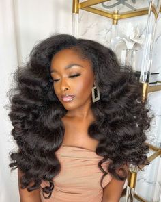 Wand Curl Natural Hair Black, Natural Hair Glam, Black Women Big Hair, Big Wand Curls Black Women, Wand Curls Natural Hair, Curly Voluminous Hair, Elegant Braid Hairstyles, Wand Curls Black Women, Wond Curls