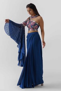 Drape Skirt Outfit, Drape Skirts Indo Western, Drape Skirt Indian, Crop Top And Skirt Indian, Simple Suit, Reception Bride, Skirt And Crop Top, Haldi Outfit, Draped Saree