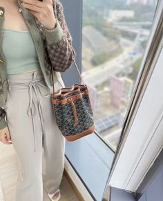 Goyard Bucket Bag Outfit, Goyard Bucket Bag, Bucket Bags Outfit, Cloth Bags, Straw Bag, Bucket Bag, Casual Outfits, Handbags