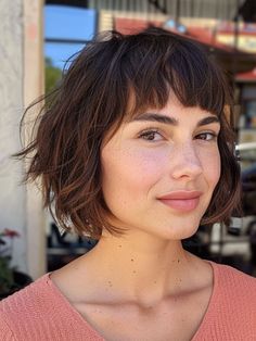 Popular layered bob with short bangs Short Bob Haircuts With Bangs, Hair Styal, Short Bob With Bangs, Bobs With Bangs, 80s Hairstyles, Short Hair Dos, Bob Haircuts With Bangs, Chic Hairstyle