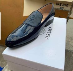 Zaddy Outfits, Loafers 2023, Best Loafers, Outfits Hombre, Versace Shoes