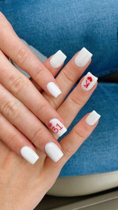 simple gel or acrylic short white tapered square nails with boyfriends initial and jersey number. A play on the king of hearts. Acrylic Nails Number Design, Short Nails With An Initial, Nails To Get For Your Boyfriend, Acrylic Nails With Boyfriends Name, Nails With A C Initial, Number On Nails, Anniversary Nails Ideas With Initial, Nails With Letters On Them, Nails With K Initial