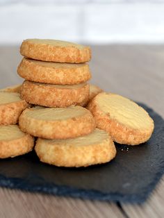 a stack of cookies sitting on top of a black plate