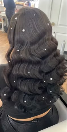 Hairstyles Buchifresa, Buchi Fresa Hairstyles, Buchifresa Hairstyles, Hair With Gemstones, Buchona Hairstyles, Peinados De Graduacion Suelto, Peinados Para Xv Años, Graduation Hairstyles With Cap, Mama Hair