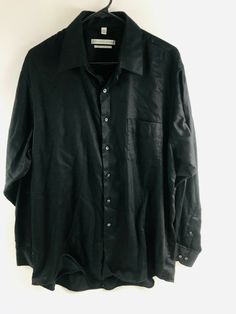 Geoffery Been Regular Fit Button Up Shirt, Black Size 17 34/35, Men's Good used condition Size: 17 35/35 Questions are welcomed Color may vary slightly due to lighting Please Review all photos before purchasing Thanks for stopping by FREE Return! Formal Winter Shirt With Button Closure, Winter Formal Shirt With Button Closure, Black Shirt With Buttons For Winter, Classic Black Single Breasted Top, Classic Black Single-breasted Top, Black Business Shirt With Buttons, Black Button-down Shirt For Business, Black Buttoned Shirt For Business, Formal Black Top With Pockets