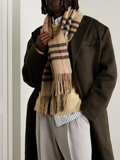 Few industry symbols are as recognisable and iconic as Burberry's classic checks. Patterned with the motif, this scarf is knitted from a warm blend of wool and cashmere and has fringed edges. Coat Accessories, Men In Scarf, Men Scarves, Scarves Men, Mens Scarfs, Scarfs For Men, Scarves For Men, Scarf For Men, Burberry Style