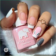 Mint green glittery nail Sparkle Nail Ideas, Light Pink Summer Nails, Pink Summer Nails, Magnetic Polish, Nagellack Trends, Easter Nail Designs, Graduation Nails, Light Pink Nails, Purple Nail