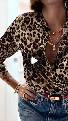 Ilenia Piscopo - Lile on Instagram: "Premesso che la stampa animalier mi rimanda sempre a Tina Turner… credo non ci sia miglior colonna sonora per questo fashion hack perché è semplicemente THE BEST! 🤪 che ne dici?
Il Camerino

#ilcamerino #camicia #animalier #animalierstyle #fashionstyle #fashion #tutorial #styleinspo #womanslook #thebest #tinaturner" Snake Print Outfit, Summer Dresses Short, Fashion Tutorial, Tina Turner, Scarf Tying, Clothing Hacks, Dresses Short, Snake Print, Summer Dresses